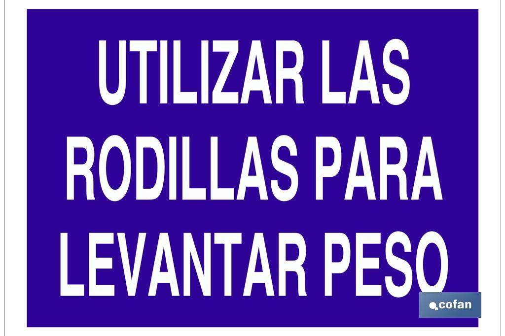 Utilizar las rodillas para levantar peso